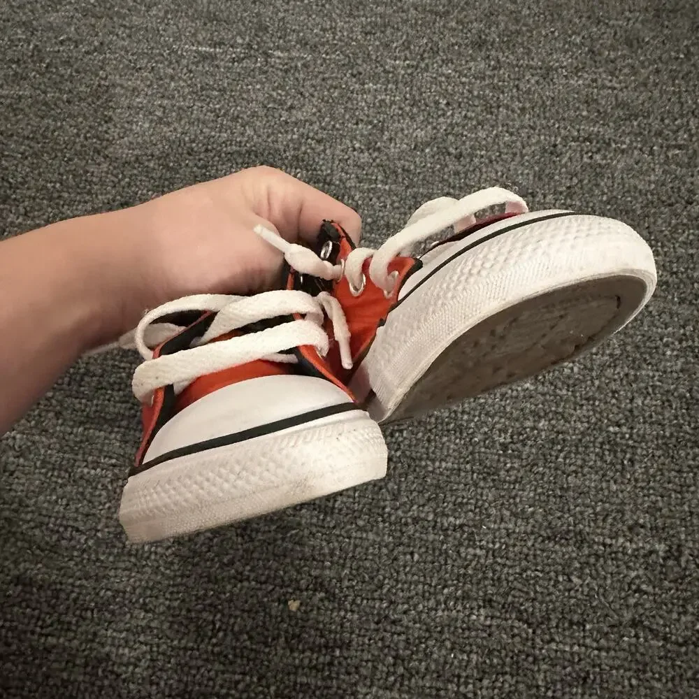 Converse this infant
